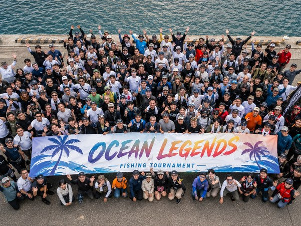 釣りトーナメントに集まった参加者の集合写真